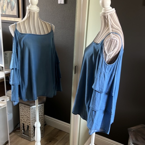 INC, cold shoulder, chambray top, bellowing sleeves, size 14, style factor 💯 - Picture 5 of 11